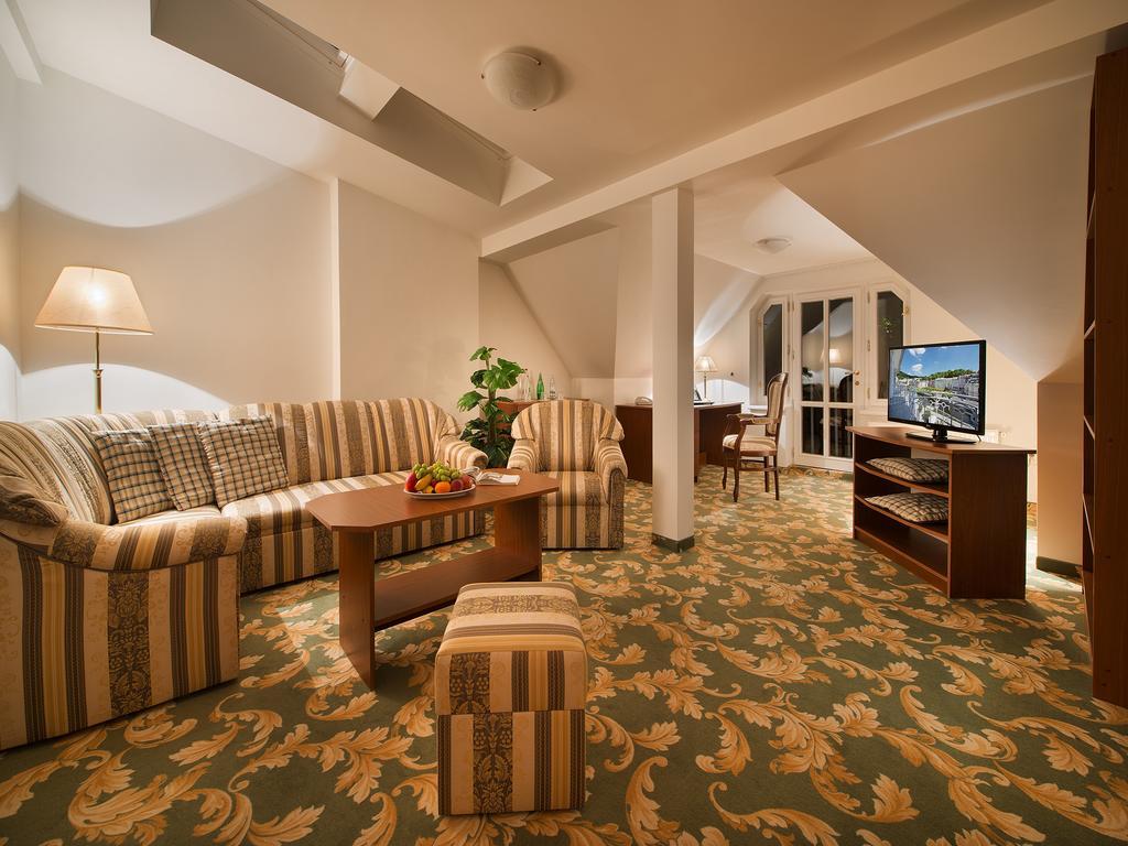 Ea Hotel Elefant カルロヴィ・ヴァリ エクステリア 写真