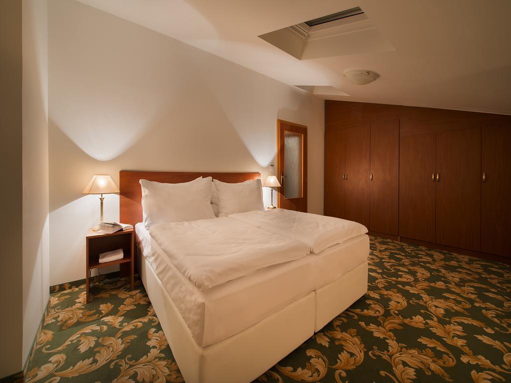 Ea Hotel Elefant カルロヴィ・ヴァリ エクステリア 写真