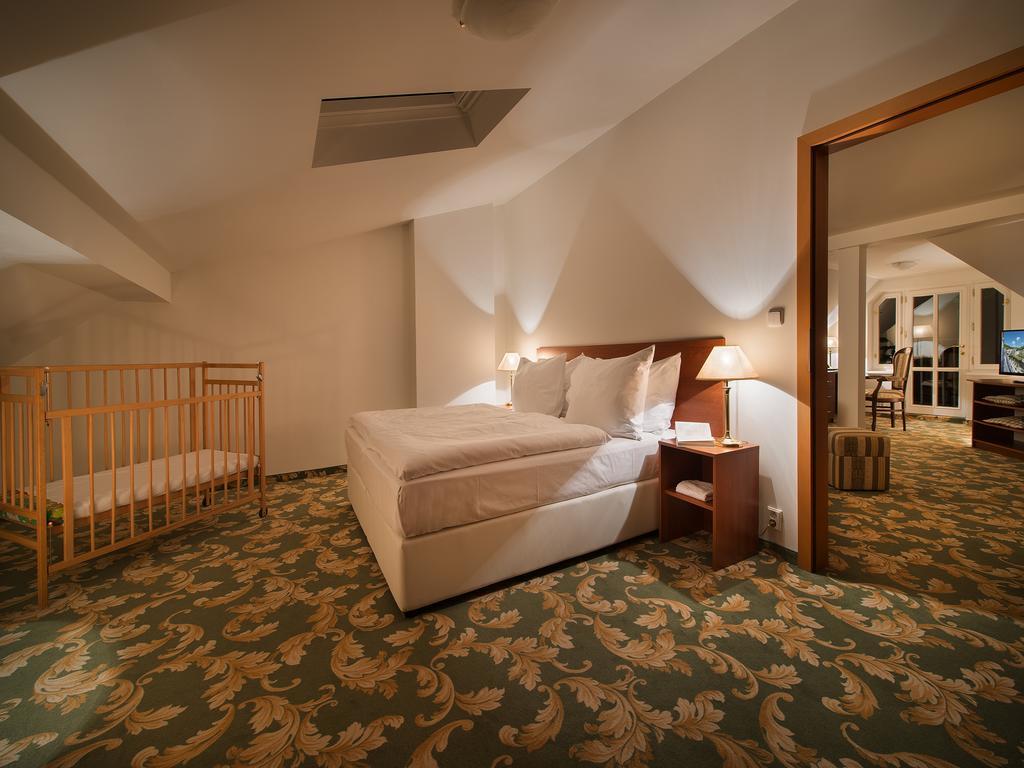 Ea Hotel Elefant カルロヴィ・ヴァリ エクステリア 写真